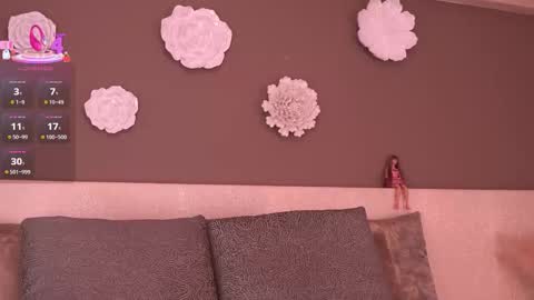 Snapshot of evamoretti chatting on 11.19.25 Eva Moretti online show from 11.19.25