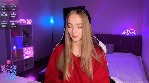 Snapshot of evamourr chatting on 05.22.26 Eva online show from 05.22.26
