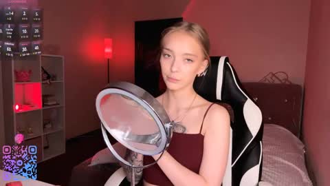 Snapshot of evamourr chatting on 05.26.26 Eva online show from 05.26.26