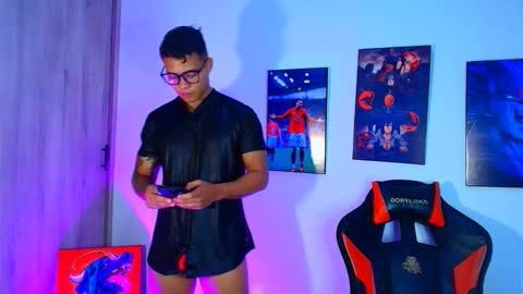 Snapshot of evan_greey chatting on 10.30.25 EVAN GREY online show from 10.30.25