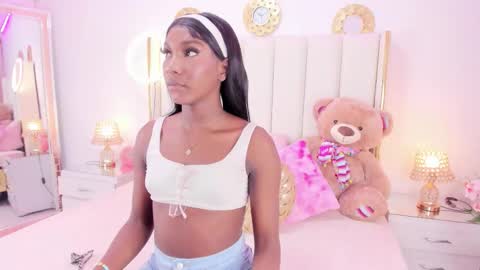 Snapshot of evangelin_ts chatting on 10.12.25 evangelin_ts online show from 10.12.25