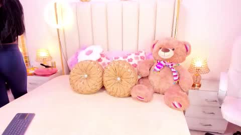 Snapshot of evangelin_ts chatting on 11.10.25 evangelin_ts online show from 11.10.25