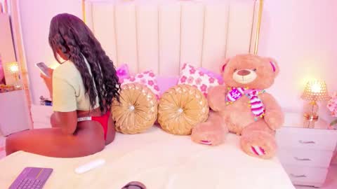 Snapshot of evangelin_ts chatting on 11.12.25 evangelin_ts online show from 11.12.25