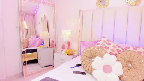 Snapshot of evangelin_ts chatting on 11.24.25 evangelin_ts online show from 11.24.25