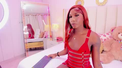 Snapshot of evangelin_ts chatting on 11.28.25 evangelin_ts online show from 11.28.25