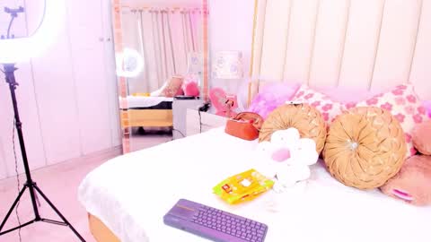 Snapshot of evangelin_ts chatting on 12.04.25 evangelin_ts online show from 12.04.25