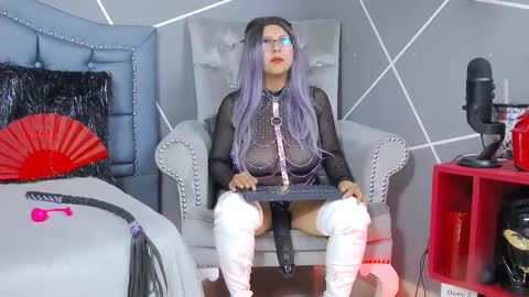 Snapshot of evangeline_17 chatting on 02.18.25 Miss Evangeline    online show from 02.18.25