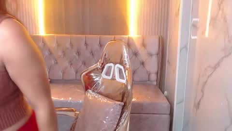 Snapshot of evangeline_b_ chatting on 12.04.25 Evamgeline online show from 12.04.25