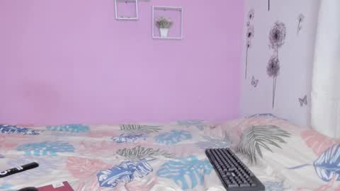 Snapshot of evangeline_mos chatting on 12.16.25 evangeline_mos online show from 12.16.25