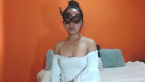 evangelinne_01 online show from 12.16.25