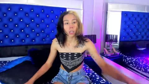 Snapshot of evanllelyne chatting on 11.04.25 evanllelyne online show from 11.04.25