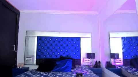 Snapshot of evanllelyne chatting on 11.28.25 evanllelyne online show from 11.28.25