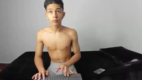 Snapshot of evans_collins24 chatting on 12.21.24 Evans collins24 online show from 12.21.24