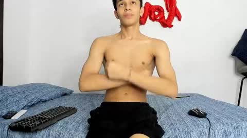 Snapshot of evans_collins24 chatting on 10.04.25 Evans collins24 online show from 10.04.25