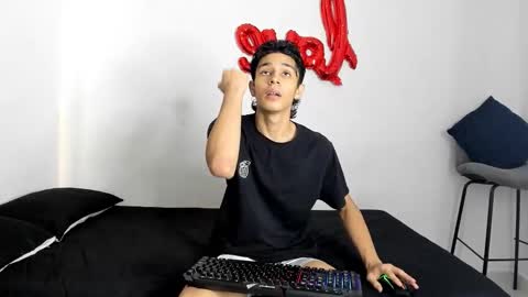 Snapshot of evans_collins24 chatting on 10.18.25 Evans collins24 online show from 10.18.25