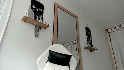 Snapshot of evans_king chatting on 11.02.25 Evan online show from 11.02.25