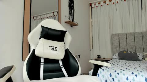 Snapshot of evans_king chatting on 11.03.25 Evan online show from 11.03.25