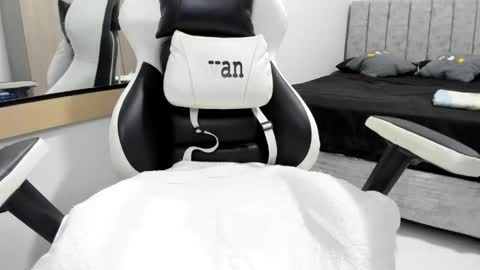 Snapshot of evans_king chatting on 02.21.26 Evan online show from 02.21.26