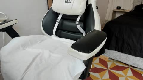 Snapshot of evanss_king chatting on 11.15.25 Mateo and Valerio online show from 11.15.25