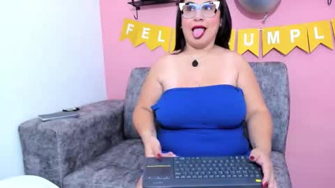 evapalmer_1 online show from 10.30.25