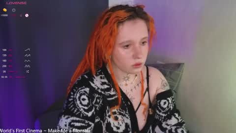 Snapshot of evaredmooon chatting on 09.25.25 Moon online show from 09.25.25