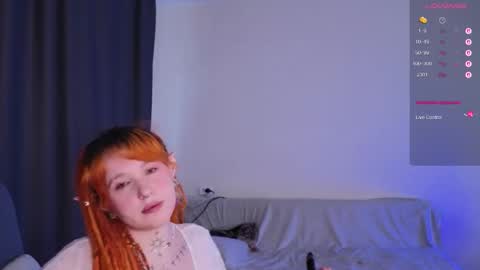 Snapshot of evaredmooon chatting on 10.30.25 Moon online show from 10.30.25