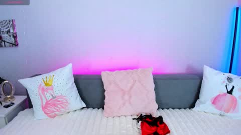 Snapshot of evarey_ chatting on 01.08.26 Adelina online show from 01.08.26