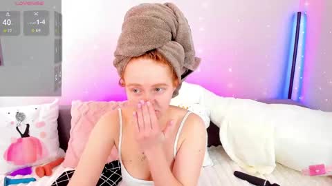 Snapshot of evarey_ chatting on 03.08.26 Adelina online show from 03.08.26