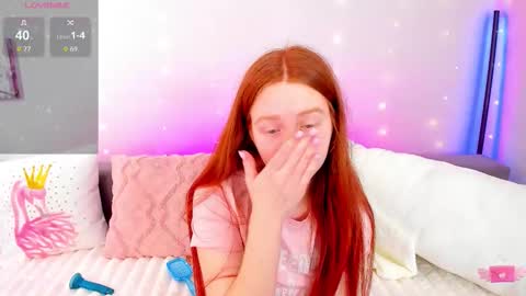 Snapshot of evarey_ chatting on 03.10.26 Adelina online show from 03.10.26