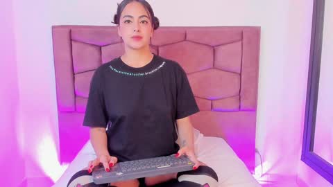 Snapshot of evaritz__ chatting on 01.09.25 EVARITZ online show from 01.09.25