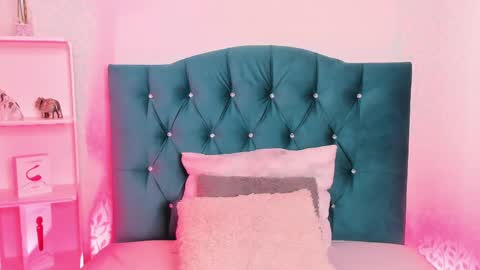 Snapshot of evaritz__ chatting on 02.10.25 EVARITZ online show from 02.10.25