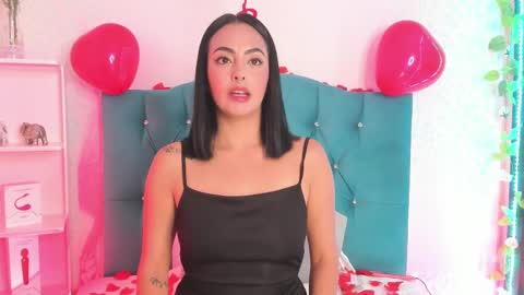 Snapshot of evaritz__ chatting on 02.16.25 EVARITZ online show from 02.16.25