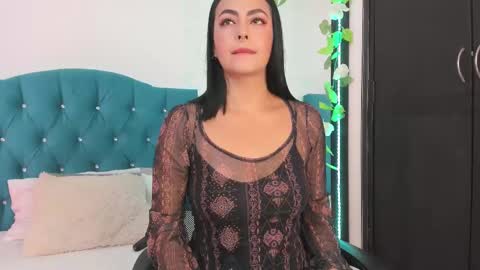 Snapshot of evaritz__ chatting on 03.01.25 EVARITZ online show from 03.01.25