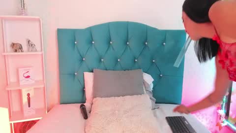 Snapshot of evaritz__ chatting on 03.07.25 EVARITZ online show from 03.07.25