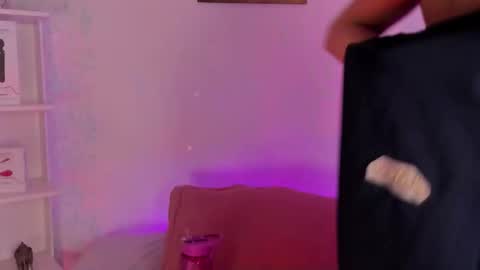 Snapshot of evaritz__ chatting on 11.08.25 EVARITZ online show from 11.08.25