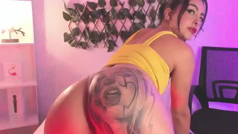 Snapshot of evaritz__ chatting on 12.03.25 EVARITZ online show from 12.03.25