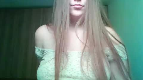 evasapples2026 online show from 05.05.26