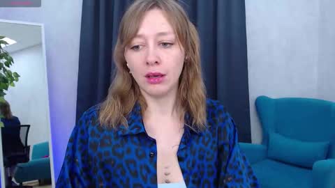 Snapshot of evashiny_ chatting on 11.27.25 Eve online show from 11.27.25