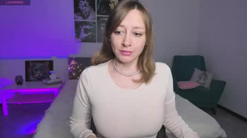 Snapshot of evashiny_ chatting on 11.28.25 Eve online show from 11.28.25