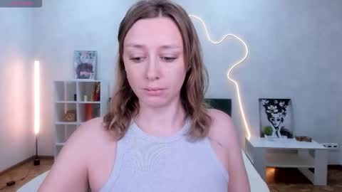 Snapshot of evashiny_ chatting on 12.02.25 Eve online show from 12.02.25