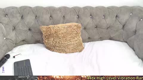 Snapshot of evasilva chatting on 02.07.25 Eva online show from 02.07.25