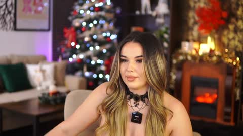 Snapshot of evasunderland chatting on 12.12.24 Eva online show from 12.12.24