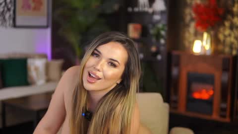 Snapshot of evasunderland chatting on 01.16.25 Eva online show from 01.16.25