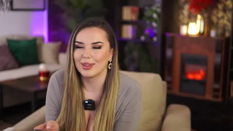 Snapshot of evasunderland chatting on 02.27.25 Eva online show from 02.27.25