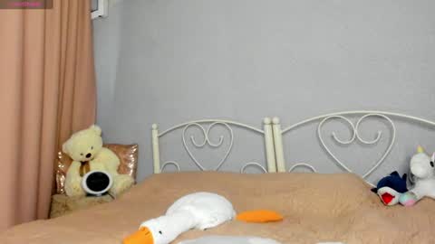 Snapshot of evasunshine18 chatting on 12.12.24 Eva online show from 12.12.24