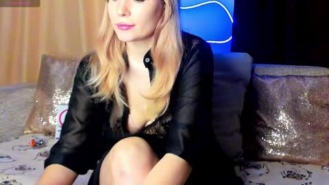 Snapshot of evasunshine18 chatting on 02.24.25 Eva online show from 02.24.25