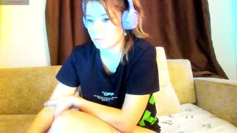 Snapshot of evasunshine18 chatting on 09.13.25 Eva online show from 09.13.25