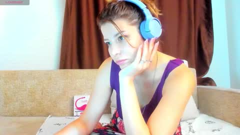 Snapshot of evasunshine18 chatting on 09.15.25 Eva online show from 09.15.25