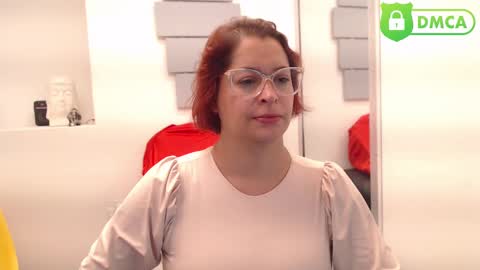 Snapshot of evatwiss chatting on 10.27.25 Eva Twiss online show from 10.27.25