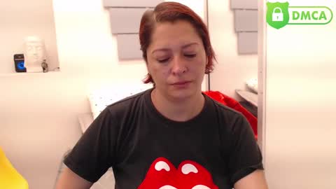 Snapshot of evatwiss chatting on 11.02.25 Eva Twiss online show from 11.02.25